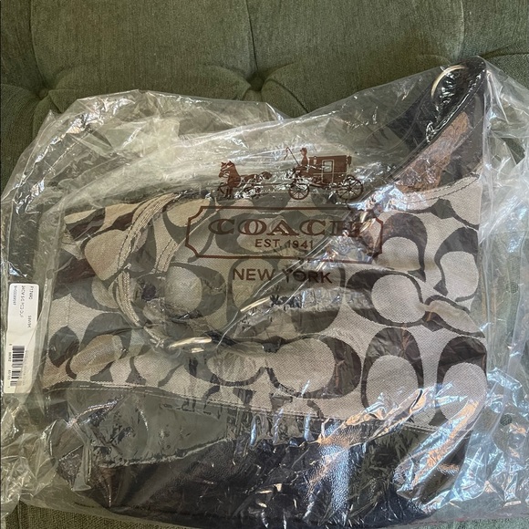 Coach purse - Picture 4 of 9